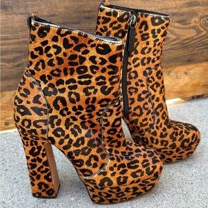 Shutz boots both are 35 

Number 5